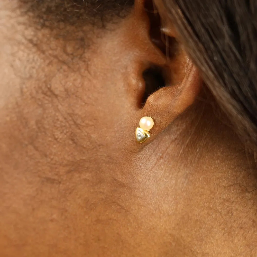 Puces d'oreilles en or jaune 18k avec Diamants et Perles