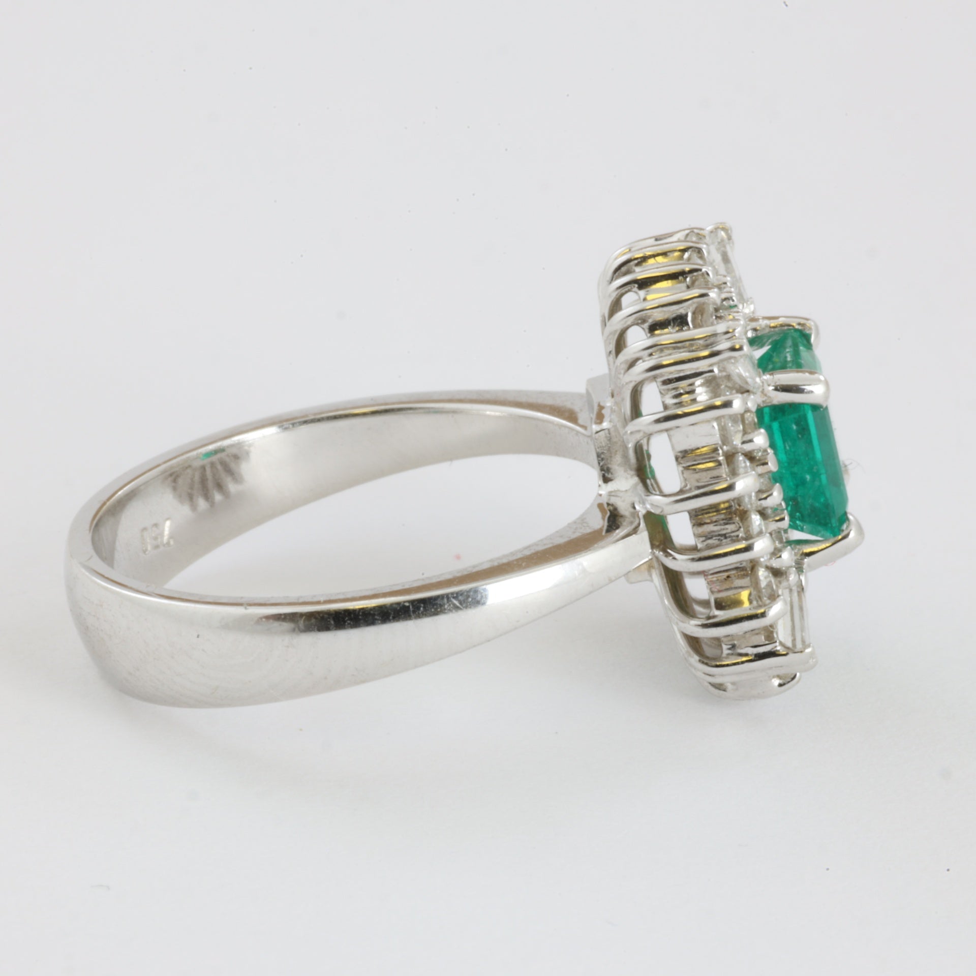 Bague en Or blanc 18k avec Émeraude et Diamants - Style "Marguerite"
