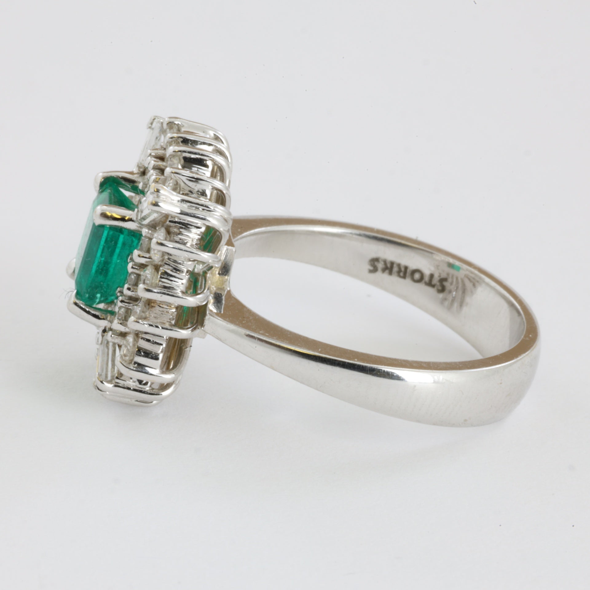 Bague en Or blanc 18k avec Émeraude et Diamants - Style "Marguerite"