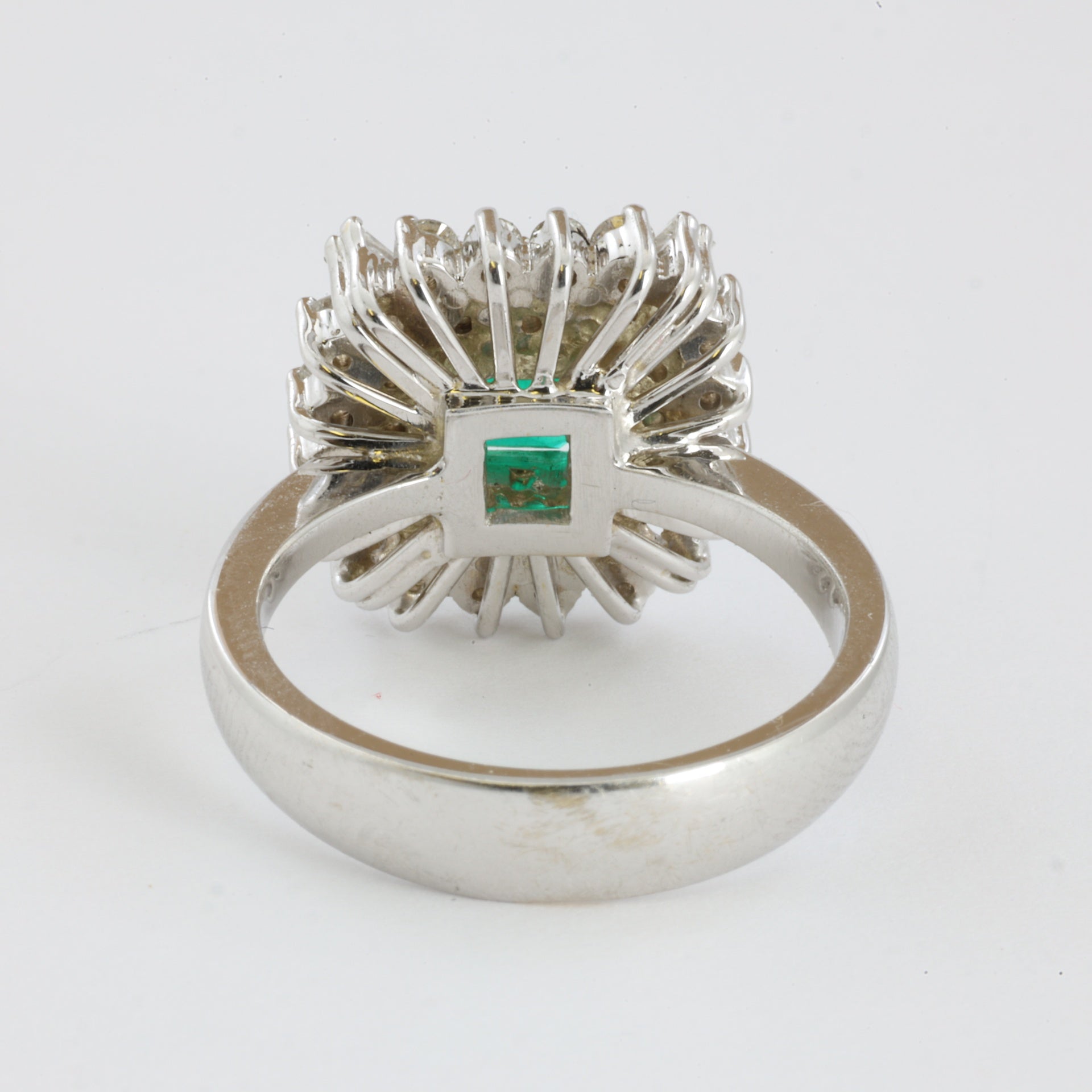 Bague en Or blanc 18k avec Émeraude et Diamants - Style "Marguerite"