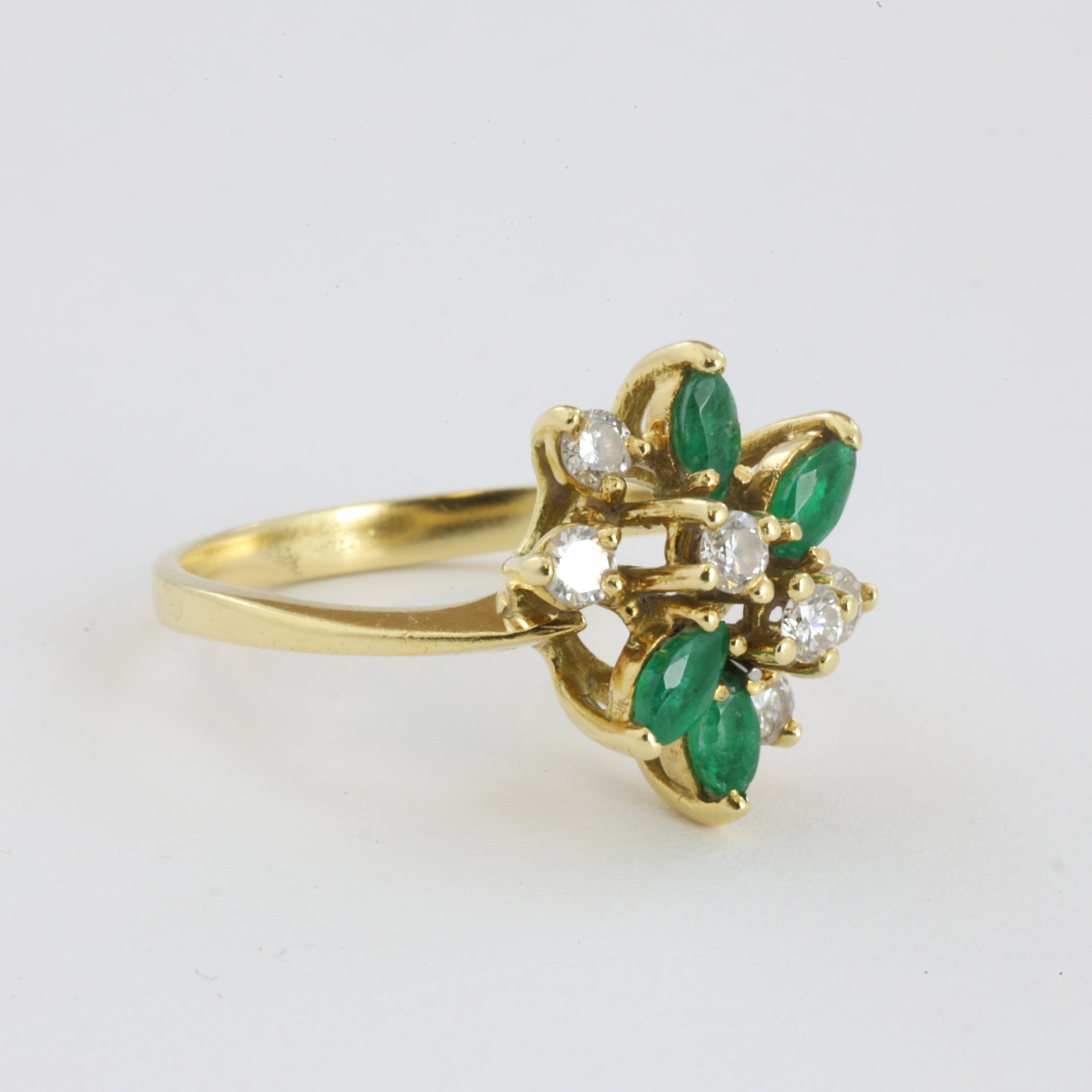 Bague en Or jaune 18k avec Emeraudes et Diamants