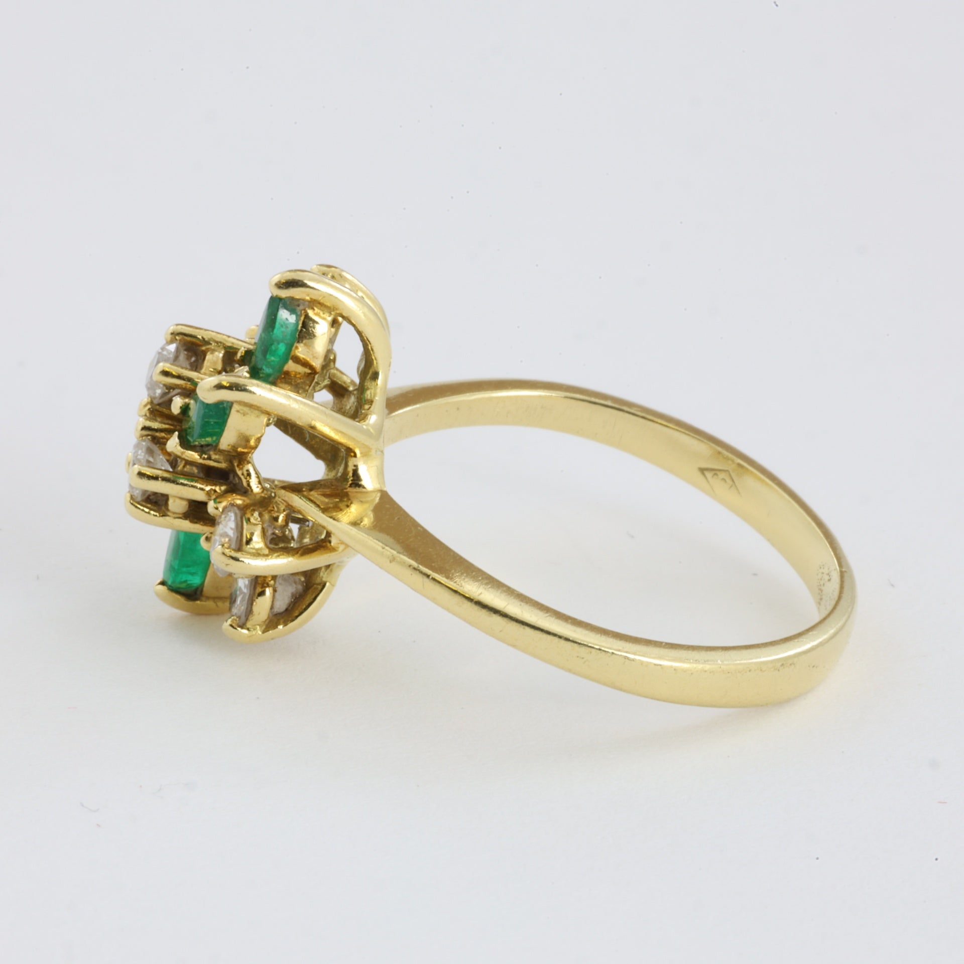 Bague en Or jaune 18k avec Emeraudes et Diamants