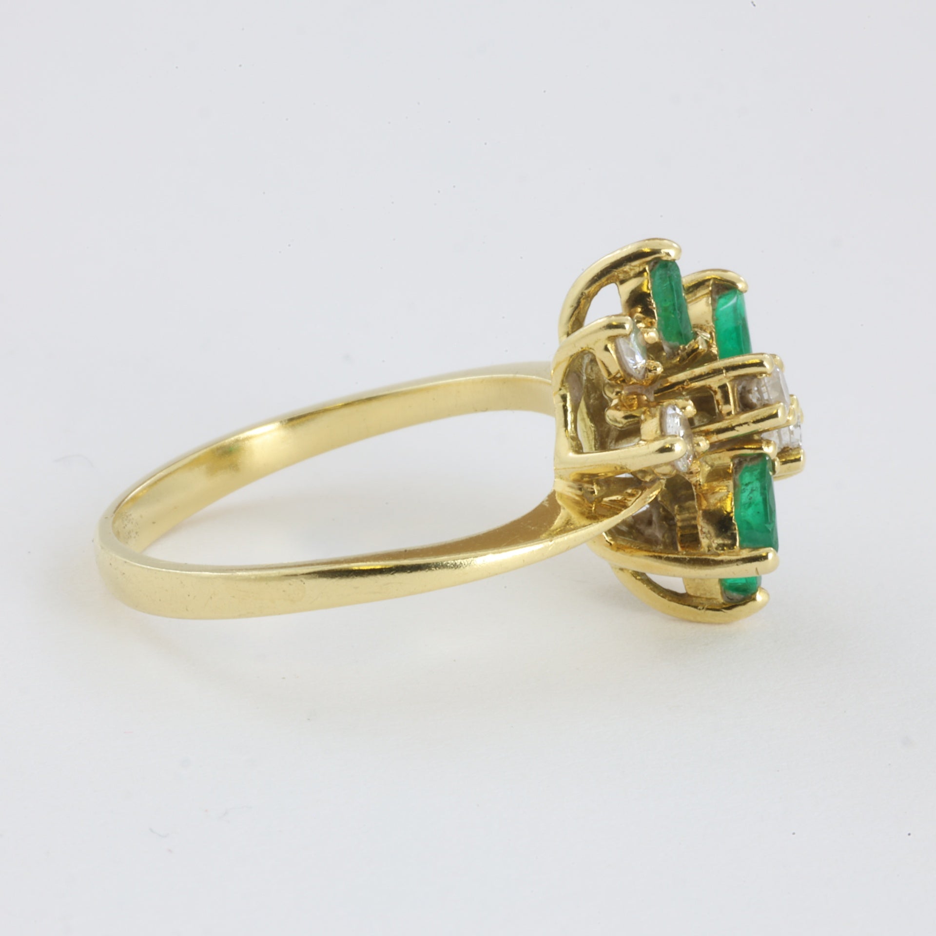 Bague en Or jaune 18k avec Emeraudes et Diamants
