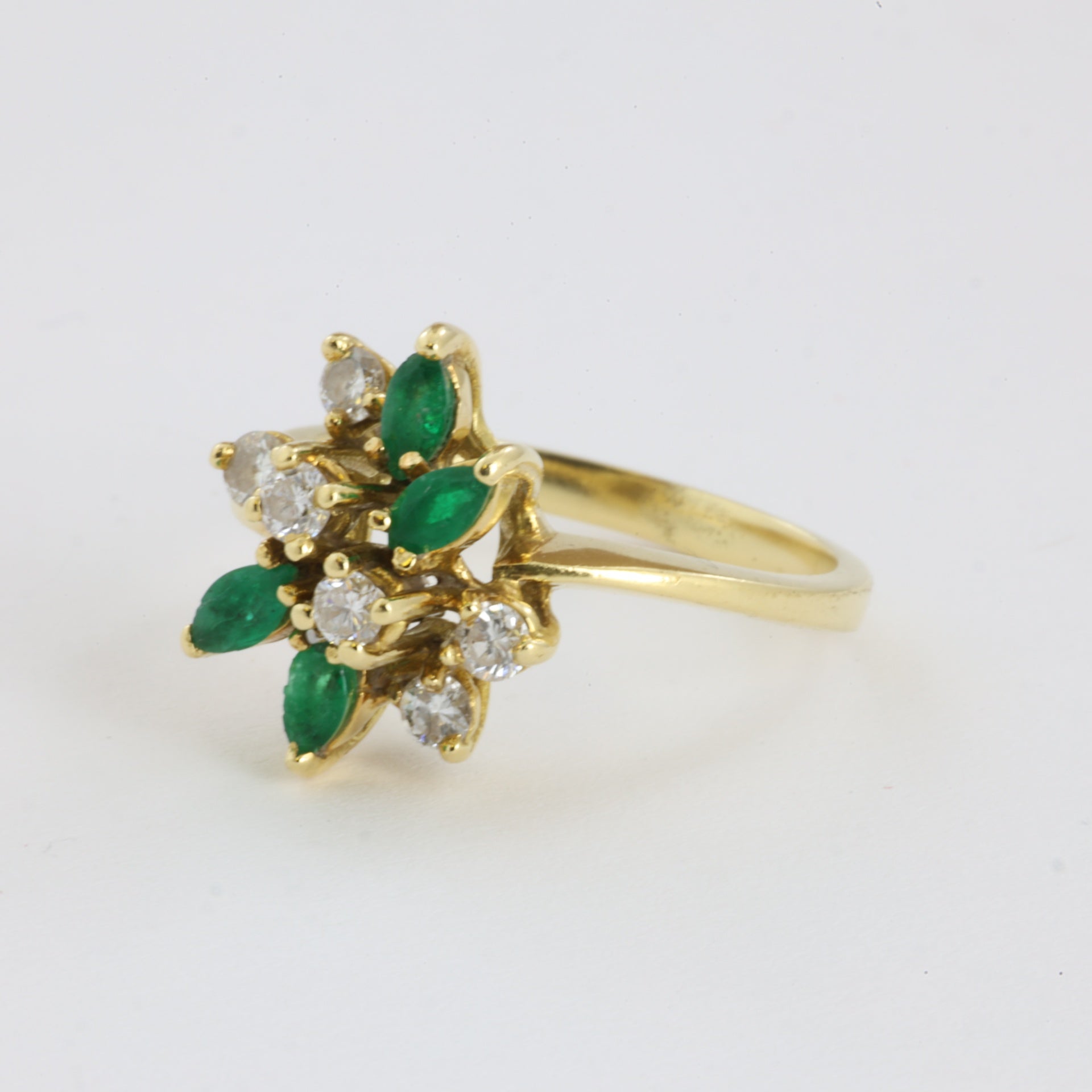 Bague en Or jaune 18k avec Emeraudes et Diamants