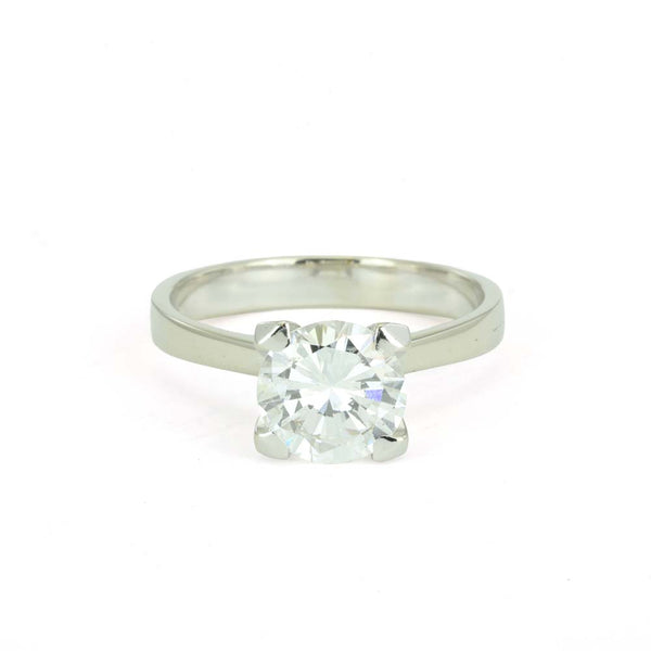 Anel em ouro branco de 18K com moissanite