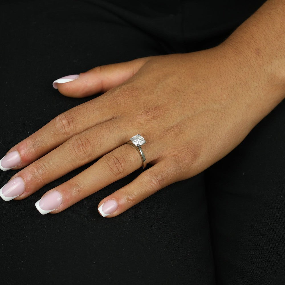 Bague en Or blanc 18K avec Moissanite