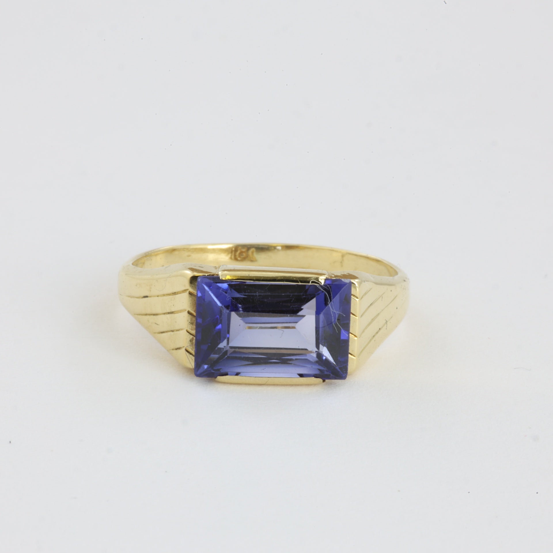 Bague en Or 18k avec Saphir Synthétique