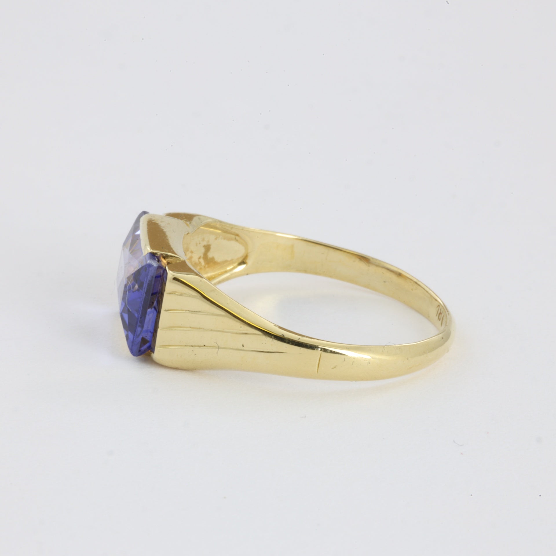 Bague en Or 18k avec Saphir Synthétique