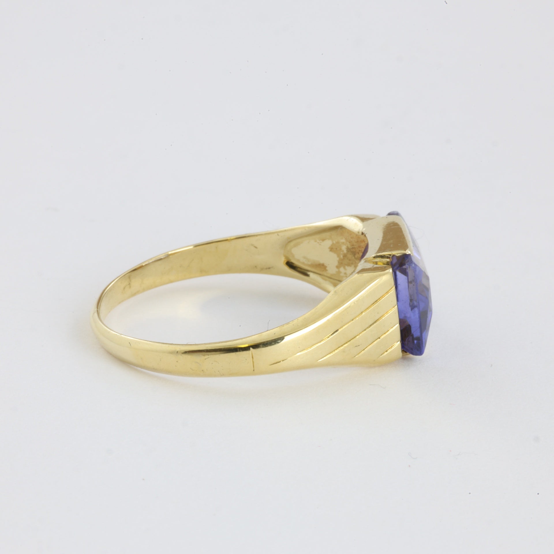 Bague en Or 18k avec Saphir Synthétique