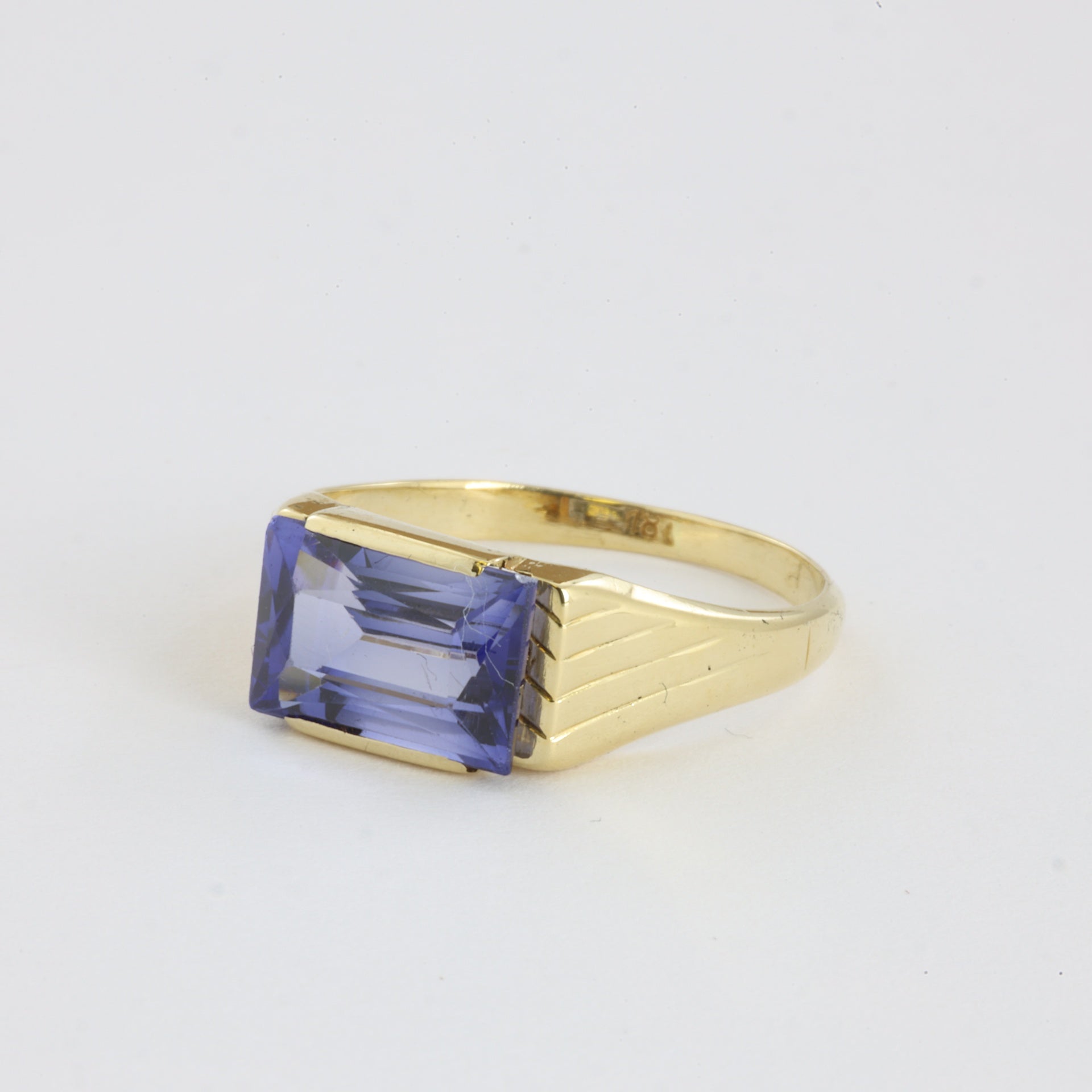 Bague en Or 18k avec Saphir Synthétique