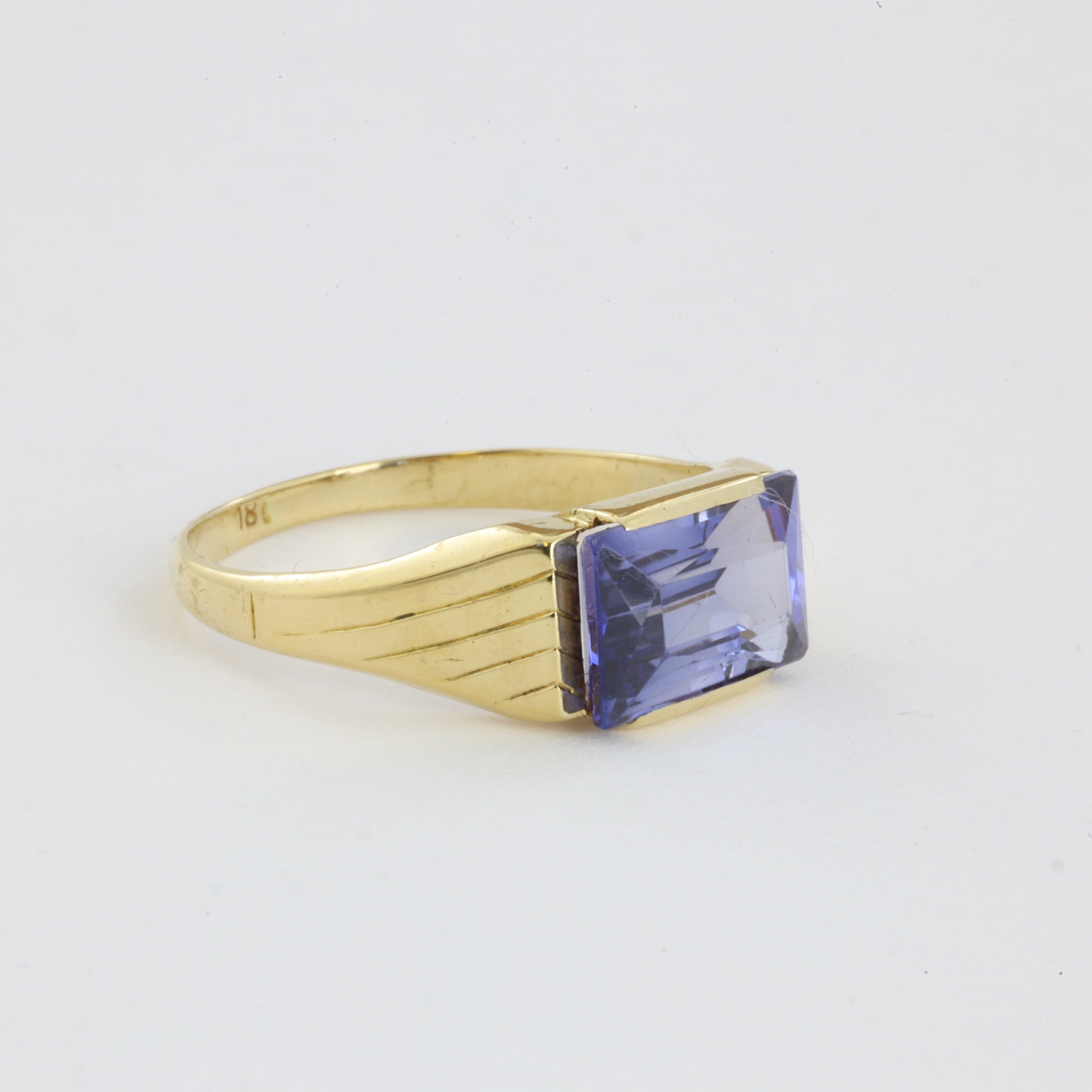 Bague en Or 18k avec Saphir Synthétique