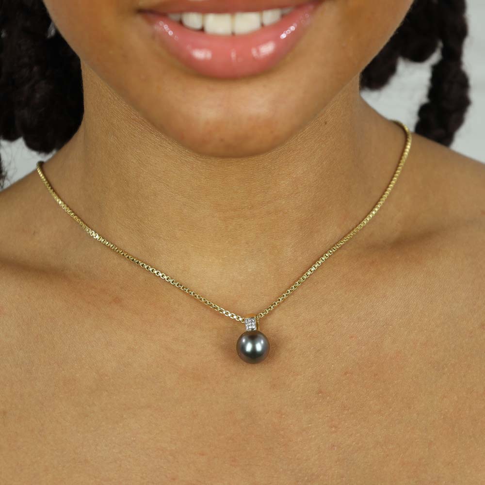 Pendentif en Or jaune 18k avec Perle de Tahiti et Diamants