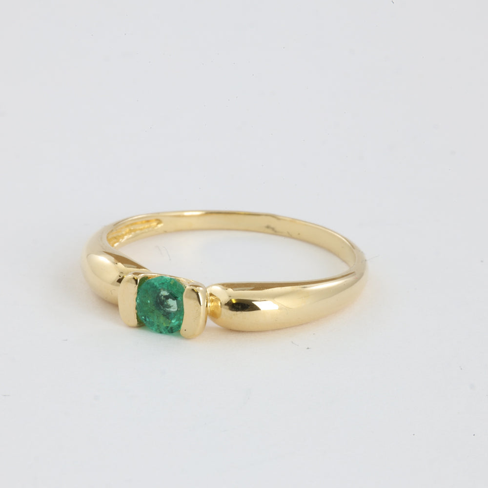 Bague en Or jaune 18k avec Émeraude