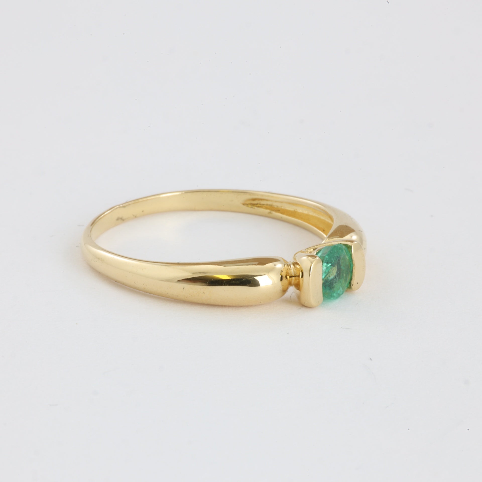 Bague en Or jaune 18k avec Émeraude