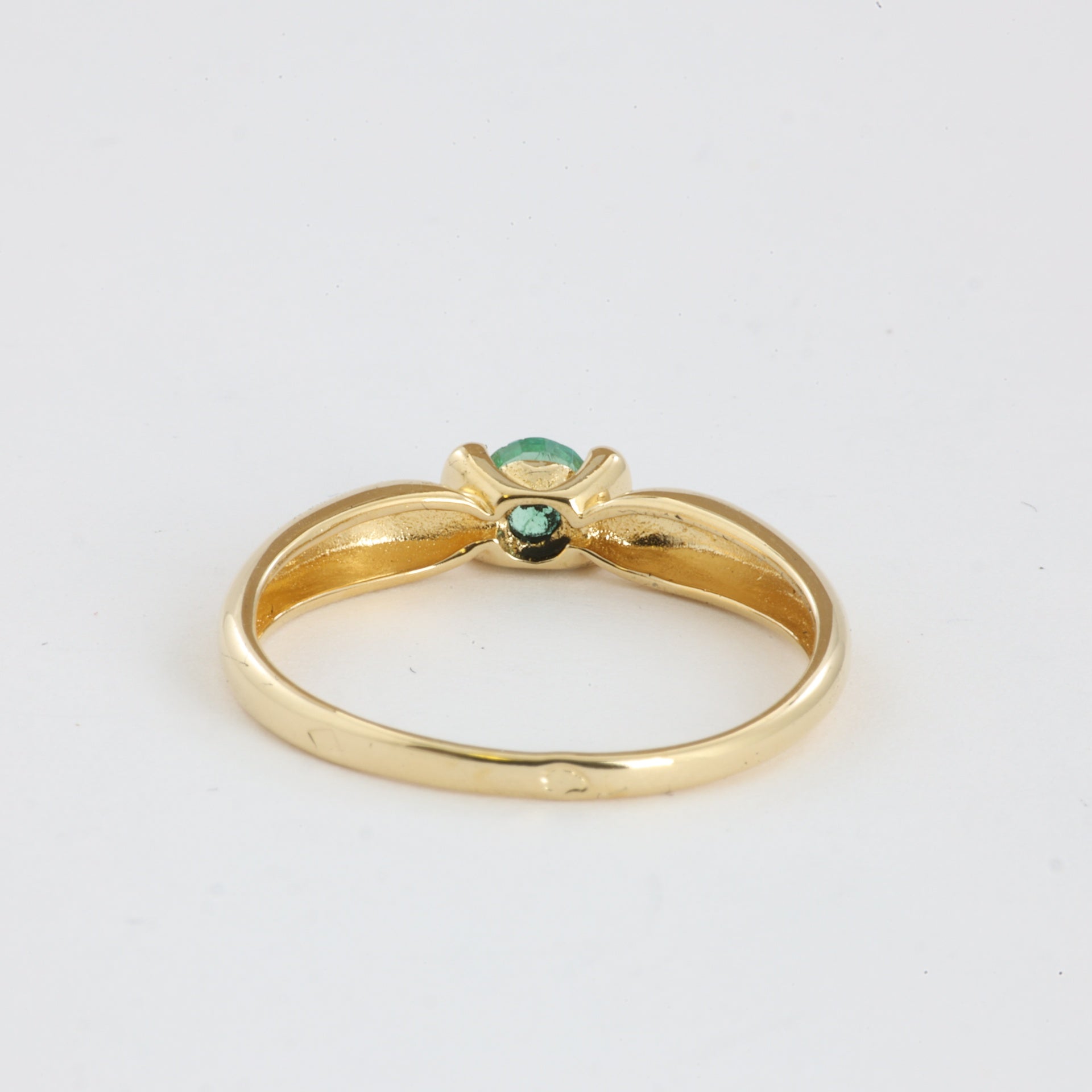 Bague en Or jaune 18k avec Émeraude