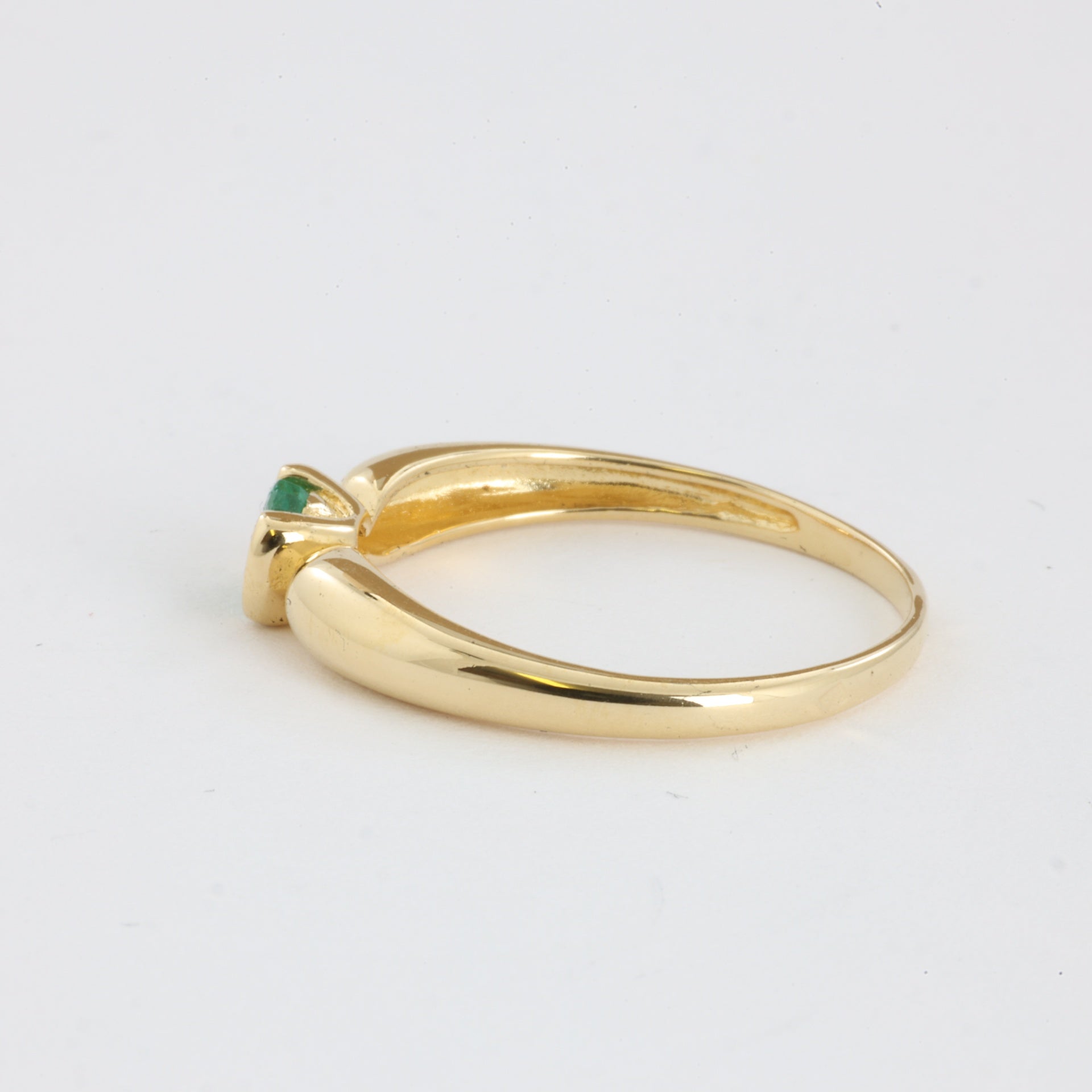 Bague en Or jaune 18k avec Émeraude