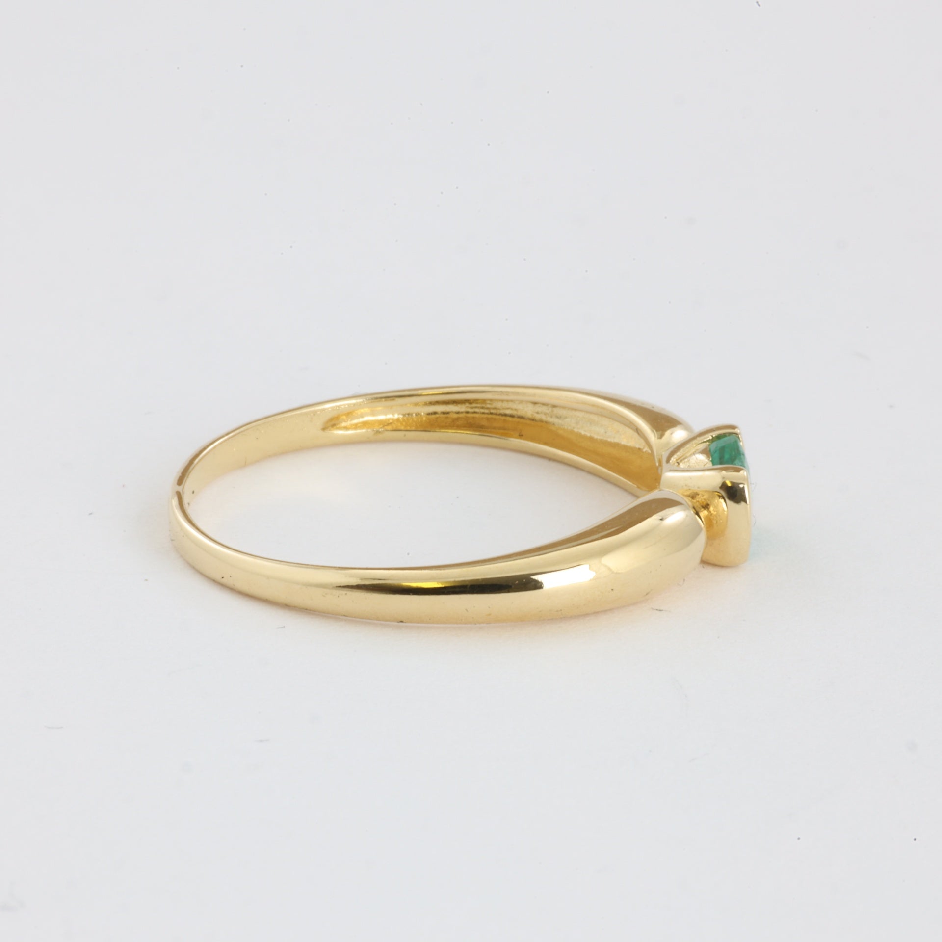 Bague en Or jaune 18k avec Émeraude