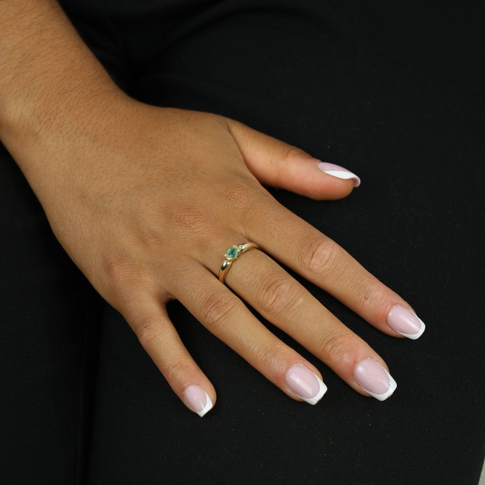 Bague en Or jaune 18k avec Émeraude