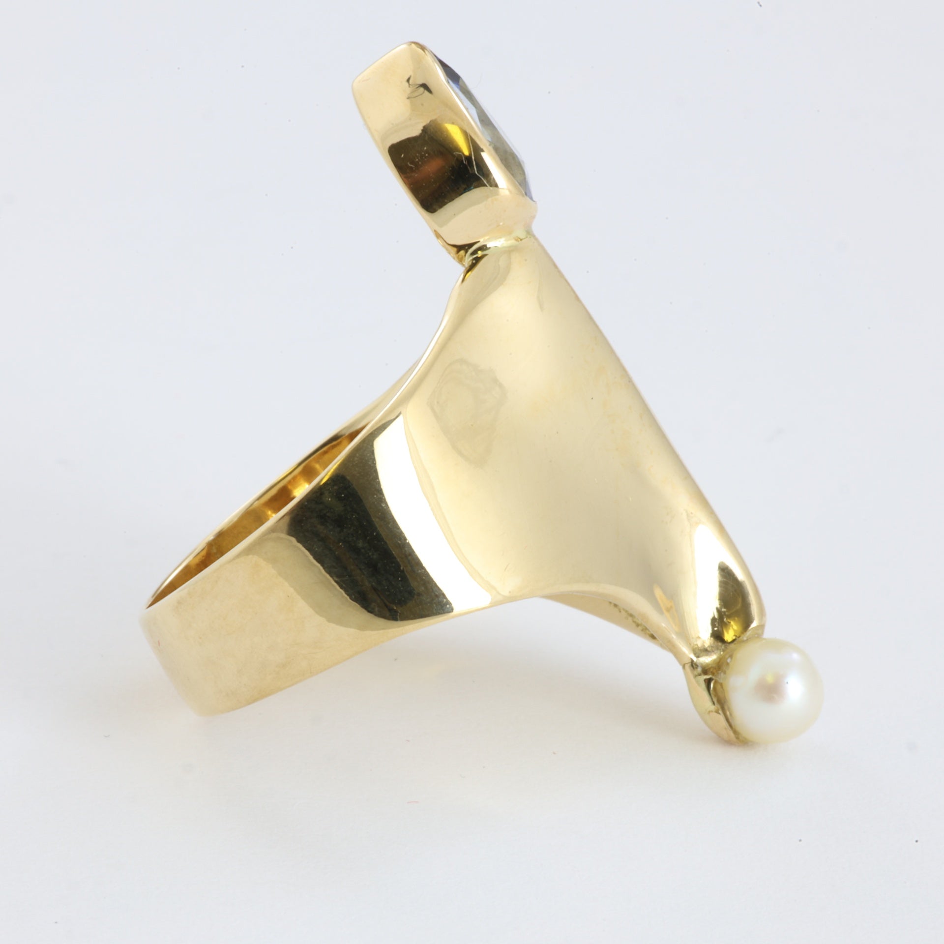 Bague en Or 18k avec Saphir Synthétique et Perle