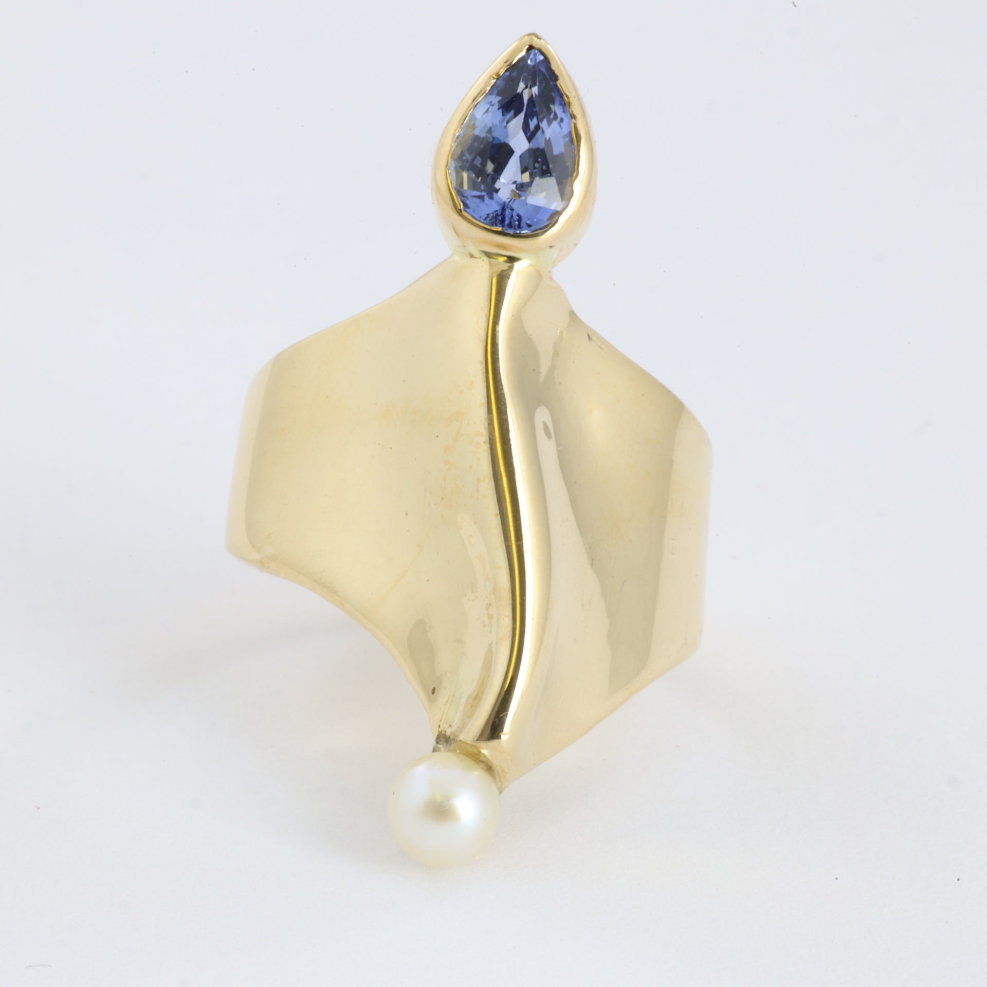 Bague en Or 18k avec Saphir Synthétique et Perle
