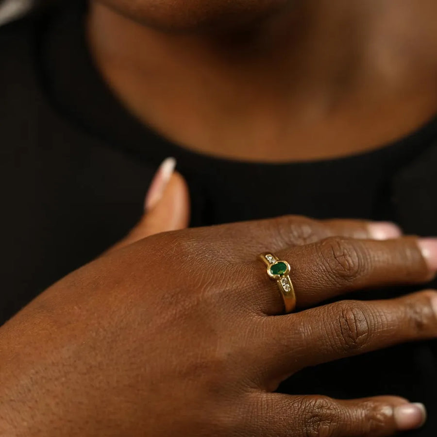 Bague en Or jaune 18k avec Émeraude