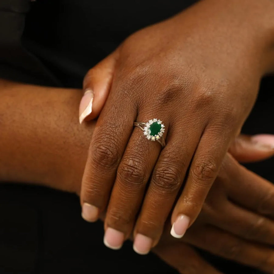 Bague en Or blanc 18k avec Emeraude et Diamants